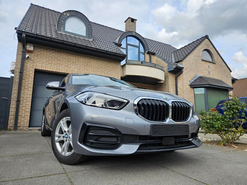 BMW 116 / LED / CAMERA / SPORT LINE / ** SUPER DEAL **, Auto's, Automaat, 1 Reeks, Euro 6, Leder en Stof