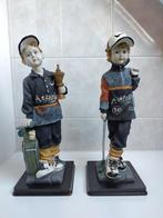 2 beelden van kinderen die golf spelen., Ophalen