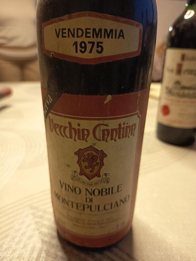 Grand vin  montepulciano 1975, Collections, Italie