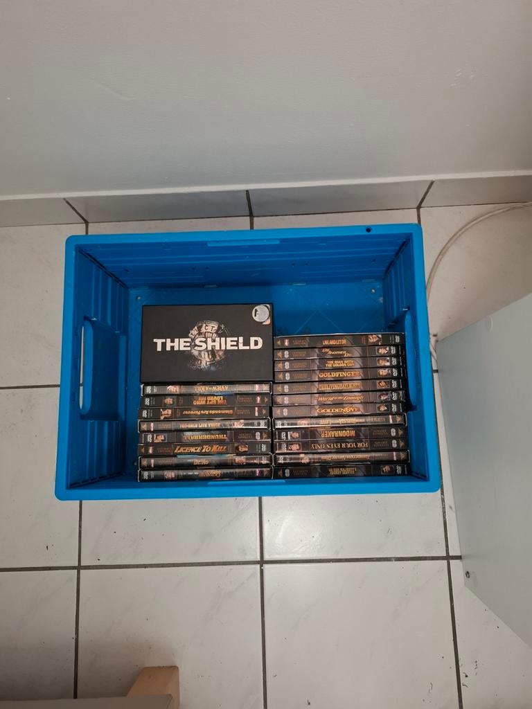 DVD collecties James bond en The Shield, Ophalen