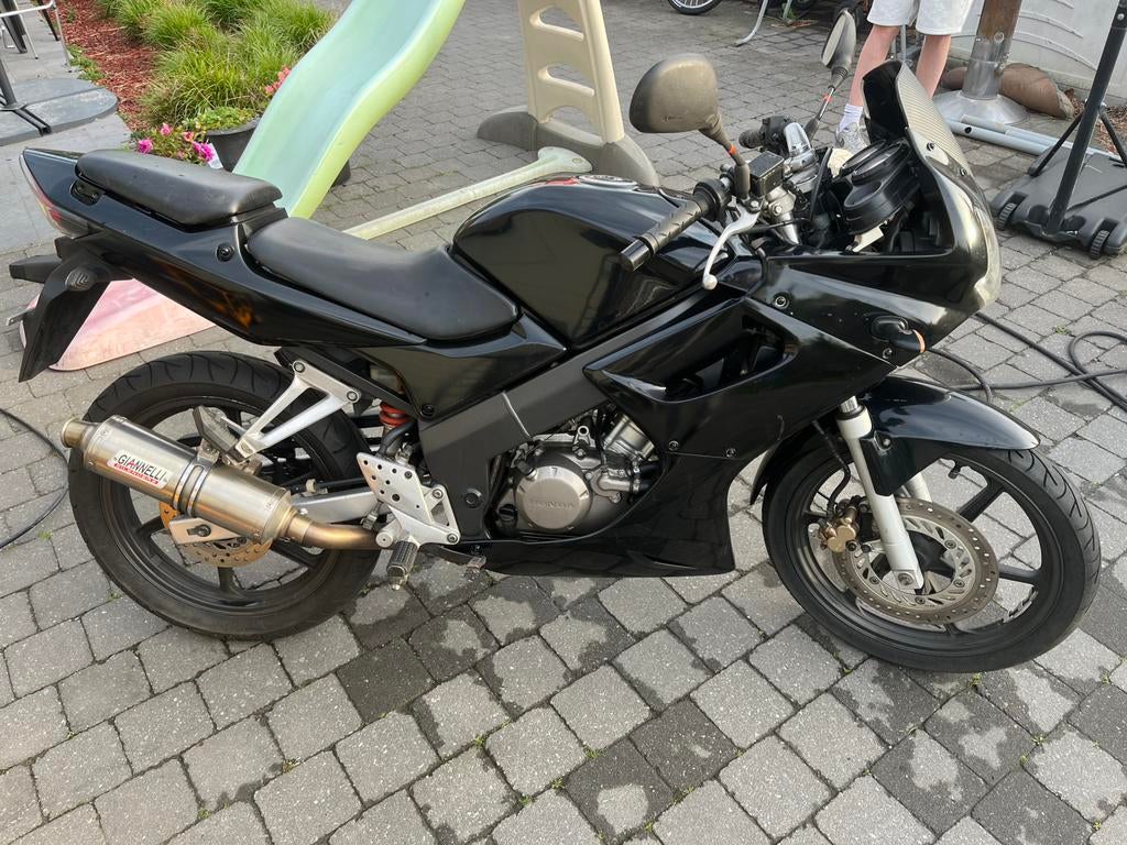 Honda CBR 125R 2004 zwart, Motos, Motos | Honda, Occasion, 1 cylindre, 125 cm³, Jusqu'à 11 kW