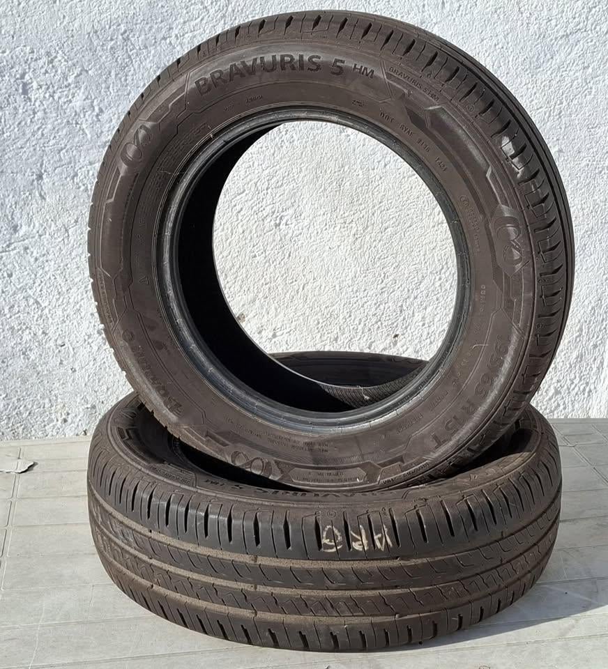 2 très bons pneus Barum Bavuris 5 (195/65 R15), Autos : Pièces & Accessoires, Véhicule de tourisme, Pneus été, Pneu(s), Enlèvement