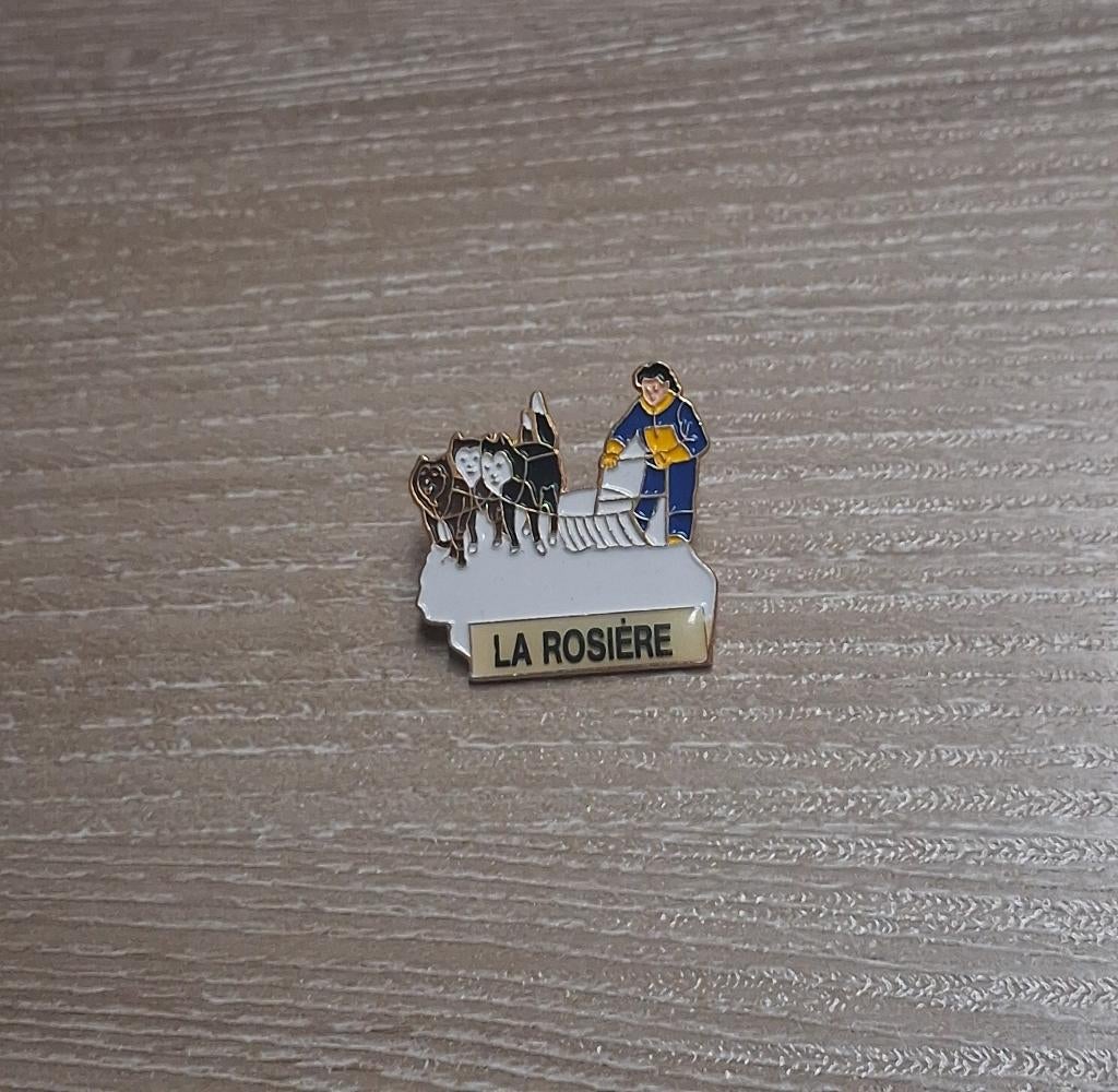 PIN - LA ROSIÈRE - FRANCE - FRANKRIJK - SKI - HONDENSLEE, Verzenden, Gebruikt, Stad of Land, Speldje of Pin