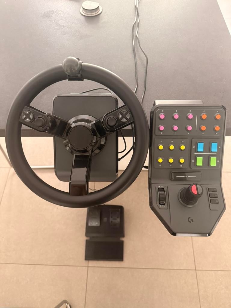 Logitech Heavy equipment bundle, Informatique & Logiciels, Joysticks, Comme neuf, Enlèvement