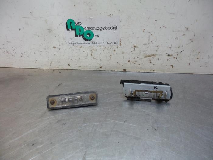 Eclairage immatriculation d'un Opel Combo (Combo 02-), Autos : Pièces & Accessoires, Éclairage, Opel, Utilisé, Enlèvement ou Envoi