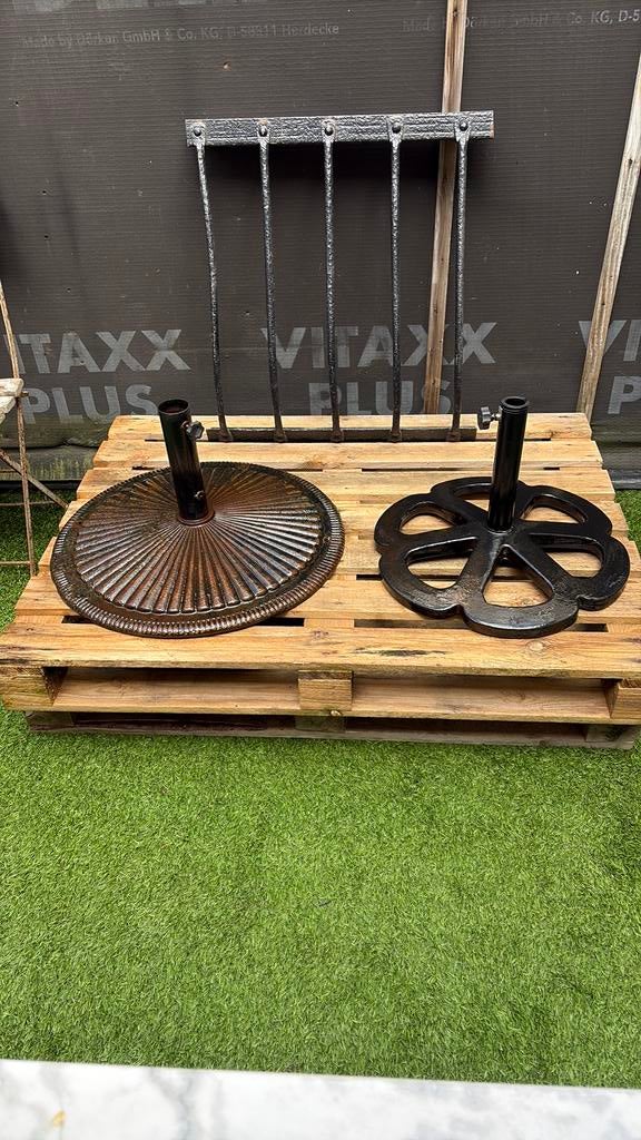 Pieds de parasol en fonte, Enlèvement, Comme neuf