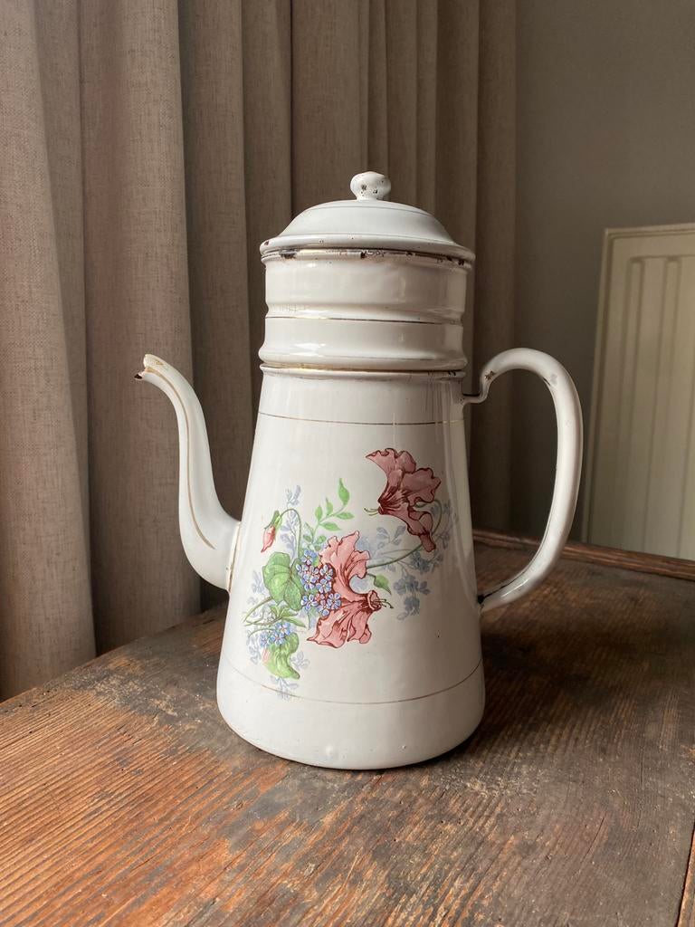 Cafetière en émail blanc avec fleurs peintes à la main, Antiquités & Art, Enlèvement