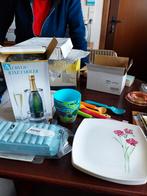 Lot cuisine assiettes plastiques, set glace, seau refrigeran, Envoi, Neuf