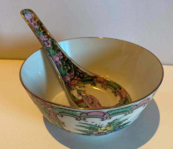 Chinese Famille Rose porcelain 8 kommetjes met lepel, Antiek en Kunst, Antiek | Porselein, Ophalen of Verzenden