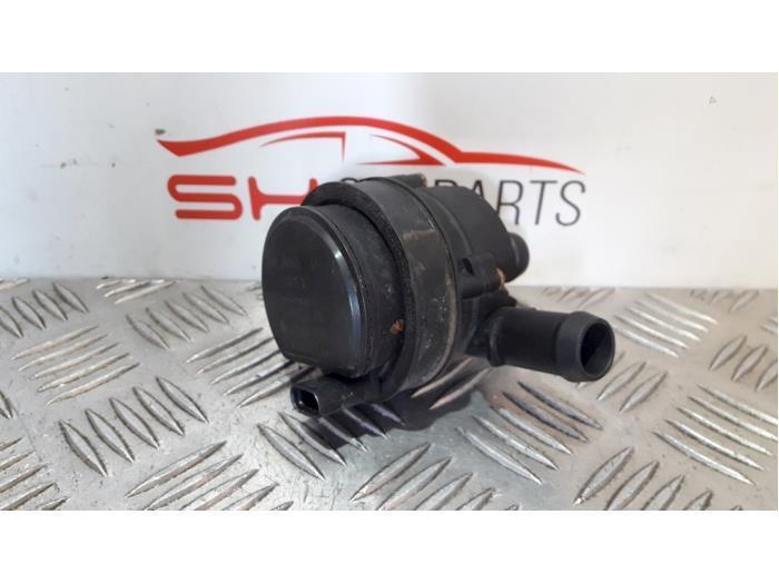 Pompe à eau supplémentaire d'un Mercedes A-Klasse, Autos : Pièces & Accessoires, Climatisation & Chauffage, Mercedes-Benz, Utilisé