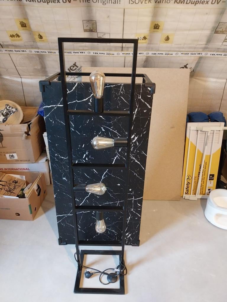 Salontafel + lamp (ook apart te kopen), Ophalen