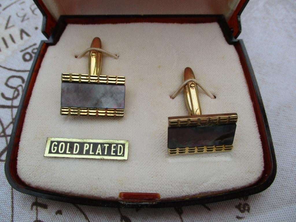 manchetknopen The world's Fastion Gold plated, Bijoux, Sacs & Beauté, Boutons de manchette, Enlèvement ou Envoi, Comme neuf, Autres matériaux