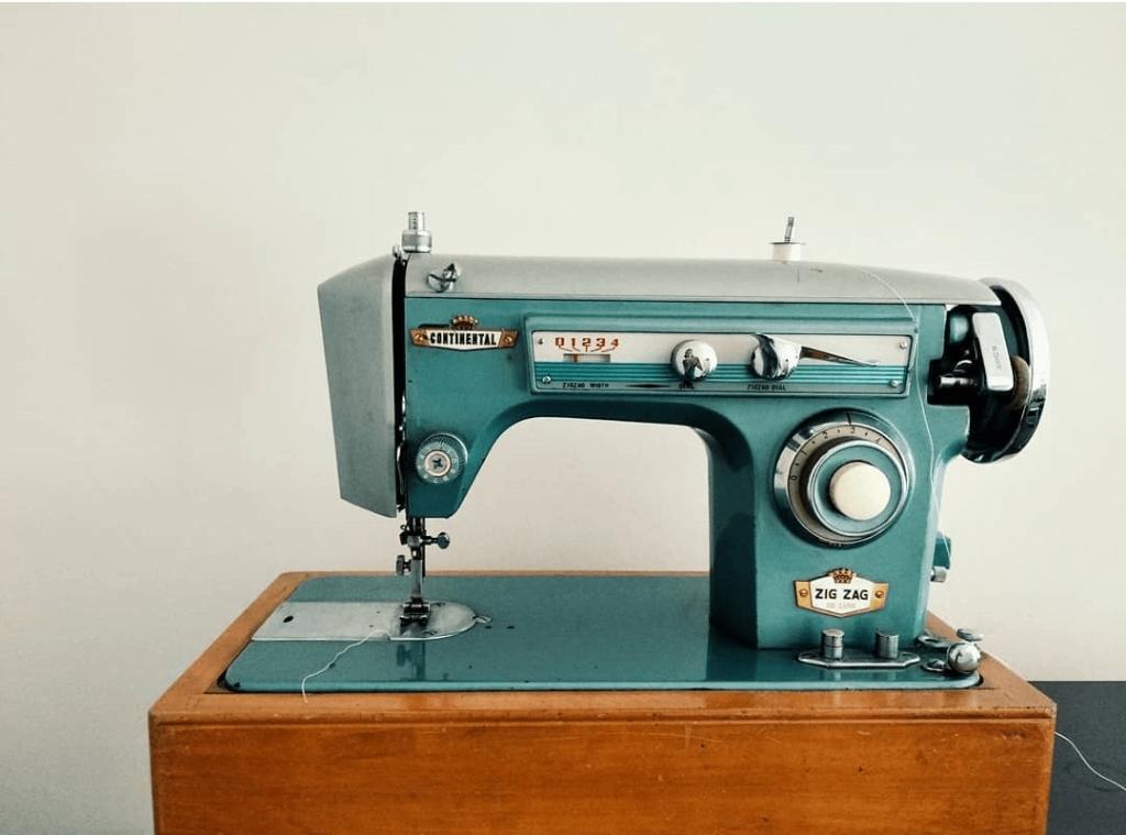 Retro naaimachine, Antiek en Kunst, Antiek | Naaimachines, Ophalen