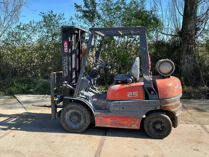 Toyota 02 6FGL 25 Vorkheftruck, Zakelijke goederen, Machines en Bouw | Heftrucks en Intern transport, Heftruck, LPG