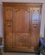 Garde de robe en chêne sculpté main et unique, Enlèvement