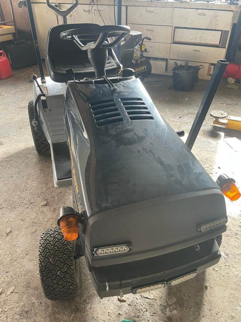 Zitmaaier/Minitractor 12HP - inclusief maaidek + extra, Tuin en Terras, Zitmaaiers, Zo goed als nieuw, Ophalen