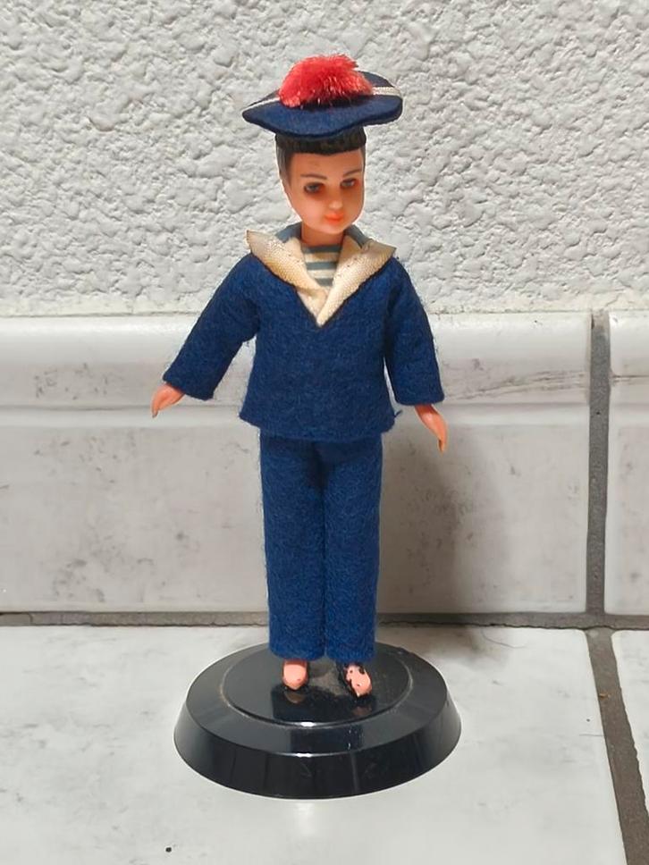 Vintage pop gekleed in een origineel marine-uniform (1976), Verzamelen, Beelden en Beeldjes, Gebruikt, Mens, Verzenden