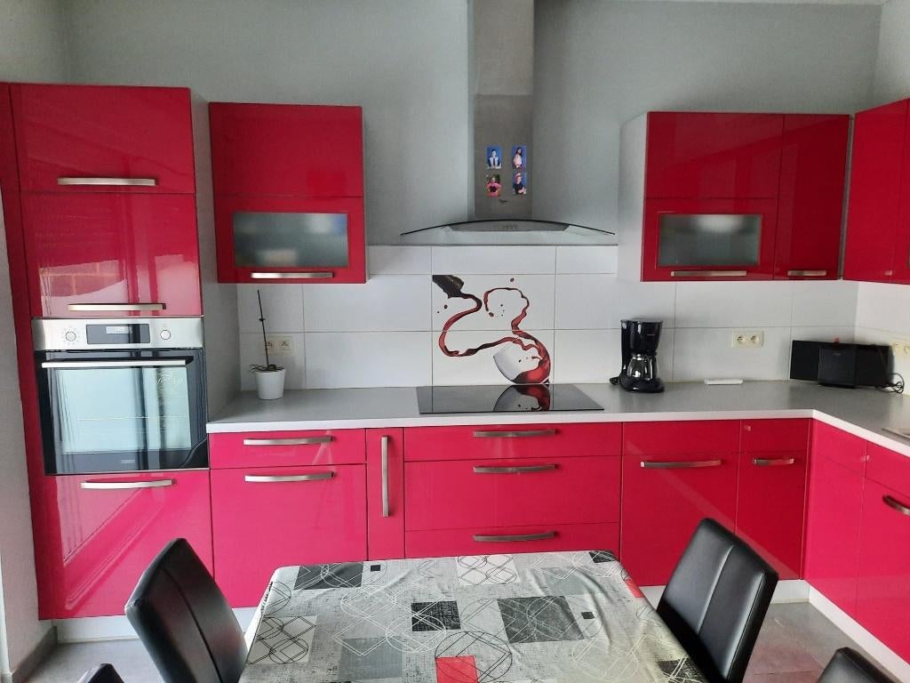 Cuisine équipée, Rouge, Synthétique, Brillant ou Laqué, Comme neuf