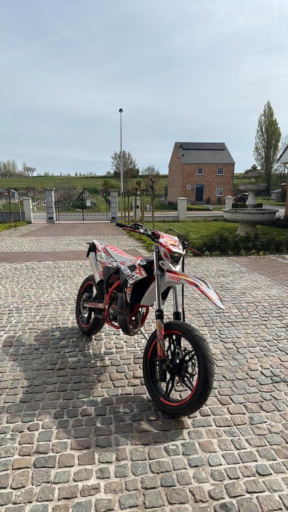 Beta RR50 50cc avec jeu d'autocollants, Vélos & Vélomoteurs, Cyclomoteurs | Cyclomoteurs de cross, Comme neuf, Autres marques