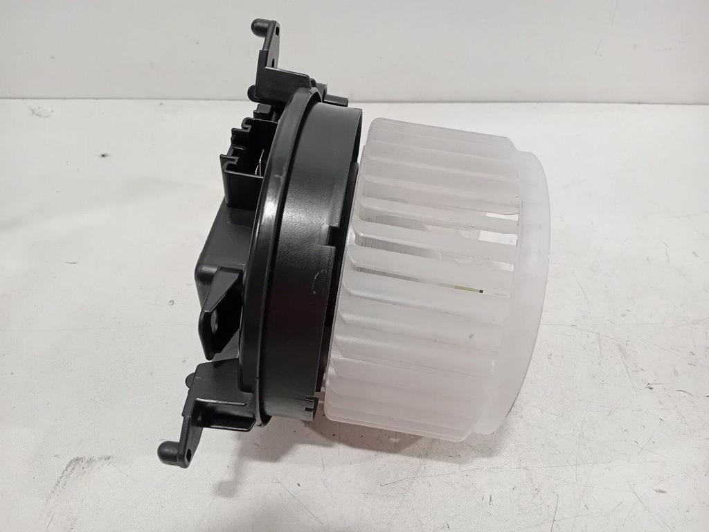 Kachel ventilator motor Toyota Yaris, Onderdelen@venauto.nl, Van der Ven Autorecycling B.V., Ettenseweg 76, 4706 PB Roosendaal, The Netherlands