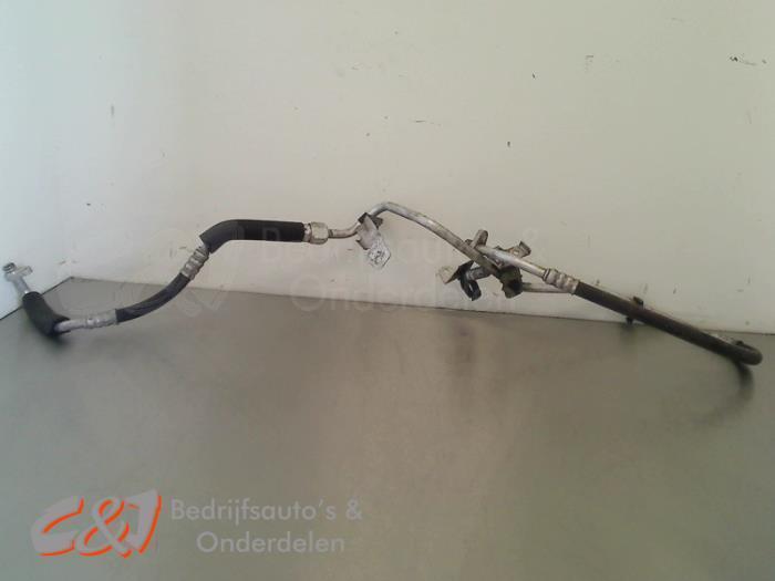 Tuyau clim d'un Opel Vivaro, Autos : Pièces & Accessoires, Autres pièces automobiles, Opel, Utilisé, 3 mois de garantie, Enlèvement ou Envoi