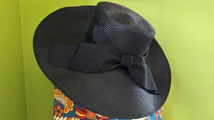 Feestelijke Hoed, Kleding | Dames, Hoeden en Petten, Zo goed als nieuw, Hoed, 56 of 57 cm (M, 7 of 7⅛ inch), Ophalen of Verzenden