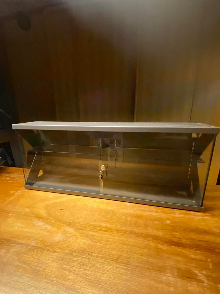 Vitrinekast, Huis en Inrichting, Ophalen, Zo goed als nieuw, Metaal