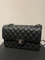 Sac Chanel cuir caviar, Enlèvement