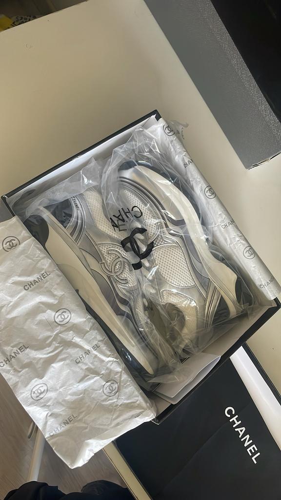 Laatste paar Chanel runners maat 36 en 39 beschikbaar, Kleding | Heren, Schoenen, Wit, Nieuw, Ophalen of Verzenden, Sneakers