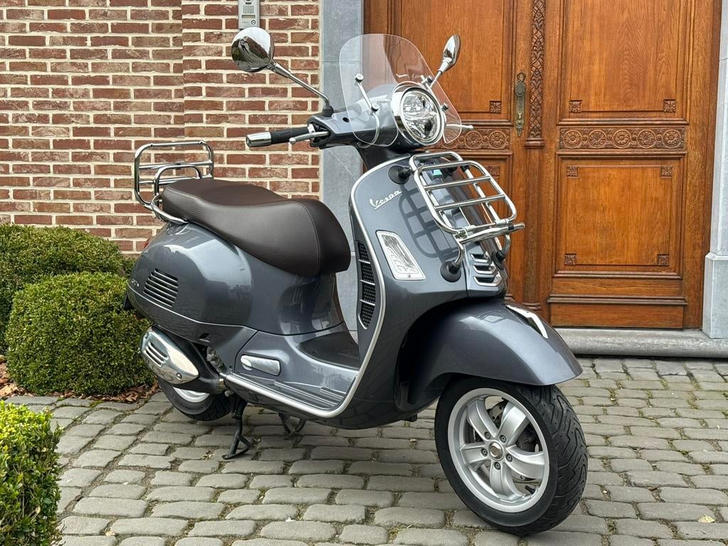 Vespa GTS 300 Touring, Motos, Motos | Piaggio, Particulier, Scooter, 12 à 35 kW, 1 cylindre, Permis Moto A, ABS, Contrôle de traction