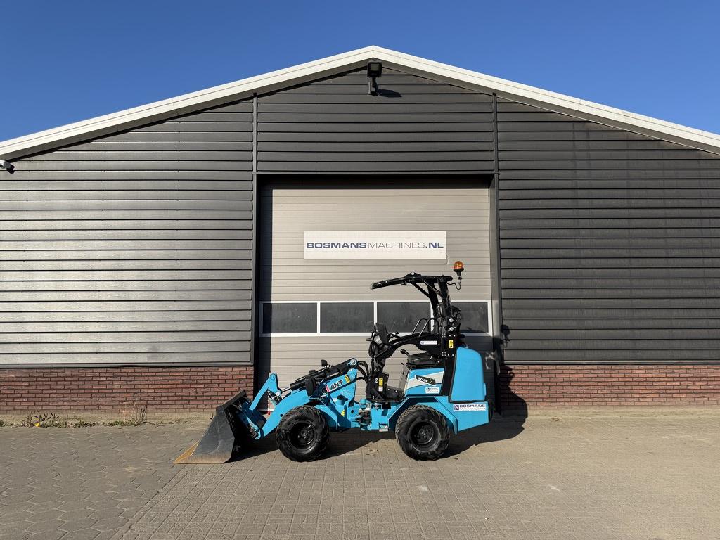 Giant G1500 X-TRA minishovel MIAMI blue 2024, Tobroco, Info@tobroco.nl, Sprendlingenstraat 57
5061 KM  Oisterwijk, NL, Chargeuse sur pneus ou Chouleur