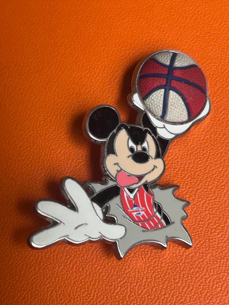 Mickey pins basketbalspeler gelimiteerde oplage 600, Verzamelen, Ophalen of Verzenden, Zo goed als nieuw
