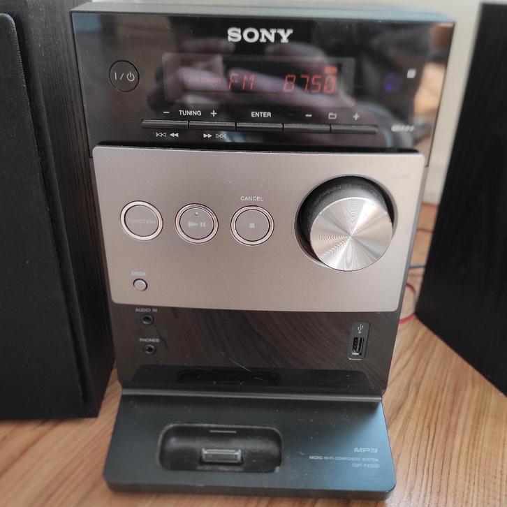 Sony radio CD speler met speakers + afstandsbediening, TV, Hi-fi & Vidéo, Chaîne Hi-fi, Comme neuf, Lecteur CD, Tuner ou Radio