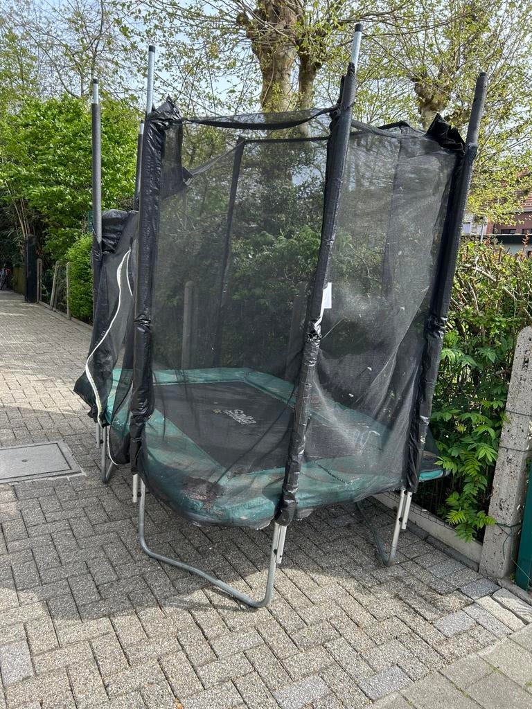 Gratis trampoline salta, Enfants & Bébés, Jouets | Extérieur | Trampolines, Enlèvement, Utilisé