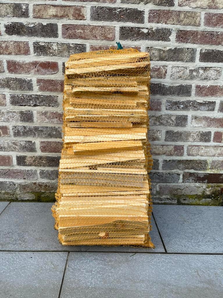 Droge zakken aanmaakhout 10 a 12 kg aan 5 euro per stuks, Enlèvement ou Envoi