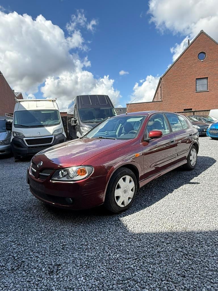 Nissan Almera (essence, climatisation) 111000km, Autos, Nissan, Almera, Argent ou Gris, Achat, 72 kW