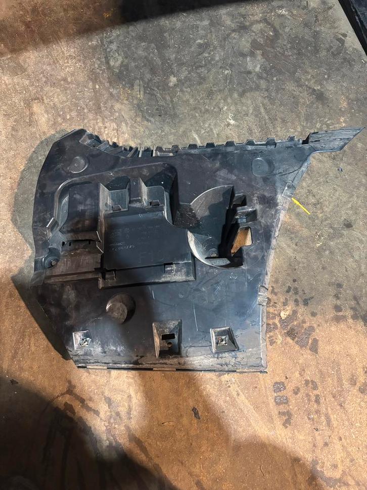 Guide pare-chocs droit BMW F10 51127184768, Autos : Pièces & Accessoires, Carrosserie & Tôlerie, Pare-chocs, BMW, Gauche, Utilisé