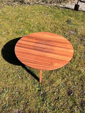 IKEA STOCKHOLM salontafel – 93 cm diameter (walnootfineer) beschikbaar voor biedingen