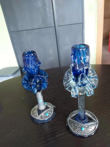 blauw en transparant glas met zilverkleurige metalen applica beschikbaar voor biedingen