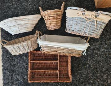 6 rieten mandjes - verschillende maten beschikbaar voor biedingen
