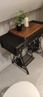 Ancienne machine à coudre transformée en table d'appoint, Antiek en Kunst, Antiek | Naaimachines, Ophalen