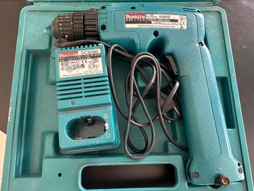 Perceuse/visseuse Makita 6095D + chargeur DC9700 beschikbaar voor biedingen