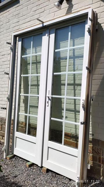 PVC-FRAME MET DUBBELE DEUR beschikbaar voor biedingen
