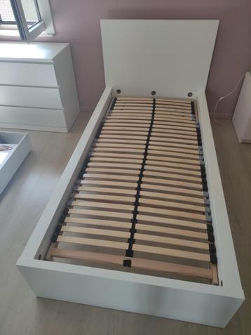 (2x) Malm bedframe 90x200cm incl. lattenbodem beschikbaar voor biedingen