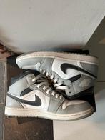 Air jordan 1 smoke grey taille 44, Kleding | Heren, Schoenen, Ophalen, Overige kleuren, Nike, Zo goed als nieuw