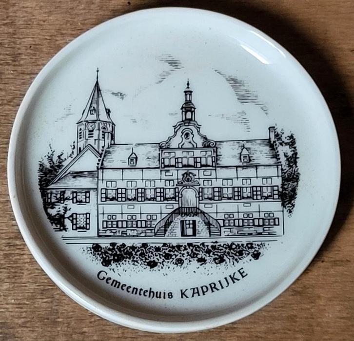 Gemeentehuis Kaprijke
Schaaltje, Antiek en Kunst, Antiek | Wandborden en Tegels, Ophalen of Verzenden