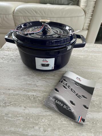 Blauwe Stoofpot la Cocotte van Staub  beschikbaar voor biedingen