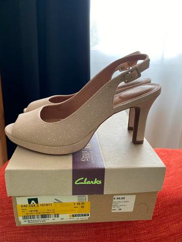 Sandelen van Clarks beschikbaar voor biedingen