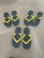 Teenslippers grijs met geel, Gris, Enlèvement ou Envoi, Comme neuf, Sandales de bain
