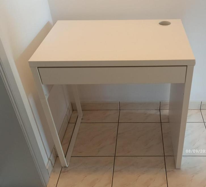 IKEA bureau, Huis en Inrichting, Bureaus, Zo goed als nieuw, Bureau, Ophalen